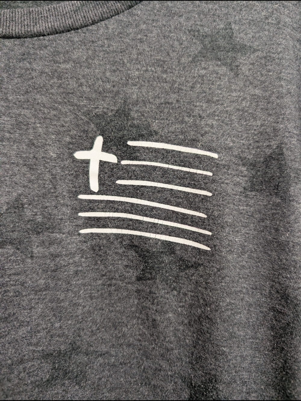 Faith Cross Flag Graphic Tee Charcoal Gray Tonal Star Print Size Large - Picture 2 of 4